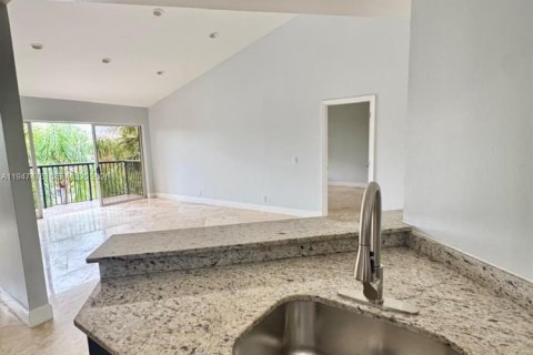 Снять в аренду кондоминиум в Корал-Спрингс, Флорида 2 спальни, 91.42м2, № 2003639 - фото 8