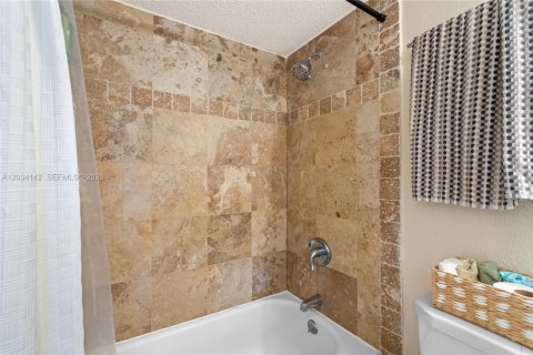 Купить кондоминиум в Майами, Флорида 1 спальня, 78.04м2, № 2145762 - фото 21