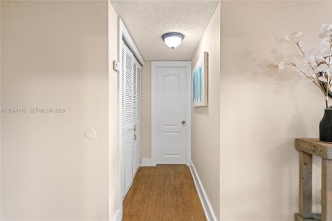 Купить кондоминиум в Майами, Флорида 1 спальня, 78.04м2, № 2145762 - фото 2