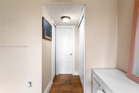 Купить кондоминиум в Майами, Флорида 1 спальня, 78.04м2, № 2145762 - фото 19