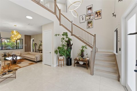 Villa ou maison à vendre à Miami, Floride: 5 chambres, 391.3 m2 № 1987413 - photo 8