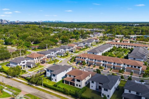 Villa ou maison à vendre à Miami, Floride: 5 chambres, 391.3 m2 № 1987413 - photo 5