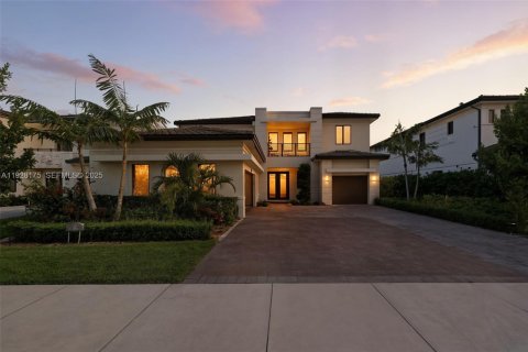 Villa ou maison à vendre à Miami, Floride: 5 chambres, 391.3 m2 № 1987413 - photo 1