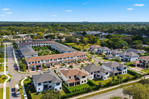 Villa ou maison à vendre à Miami, Floride: 5 chambres, 391.3 m2 № 1987413 - photo 4