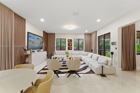 Villa ou maison à vendre à Miami, Floride: 5 chambres, 391.3 m2 № 1987413 - photo 12