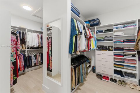 Villa ou maison à vendre à Miami, Floride: 5 chambres, 391.3 m2 № 1987413 - photo 28