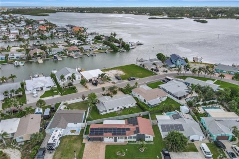 House in Redington Shores, Florida 3 bedrooms, 150.87 sq.m. № 1909832 - photo 24