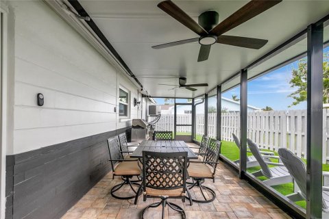 House in Redington Shores, Florida 3 bedrooms, 150.87 sq.m. № 1909832 - photo 20