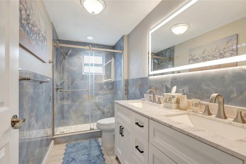 House in Redington Shores, Florida 3 bedrooms, 150.87 sq.m. № 1909832 - photo 13