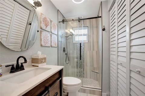 House in Redington Shores, Florida 3 bedrooms, 150.87 sq.m. № 1909832 - photo 18