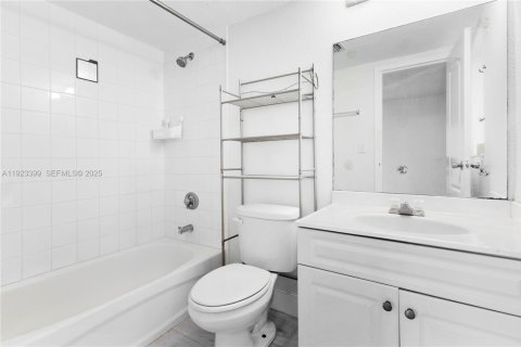Copropriété à louer à Doral, Floride: 2 chambres, 96.62 m2 № 1982400 - photo 23