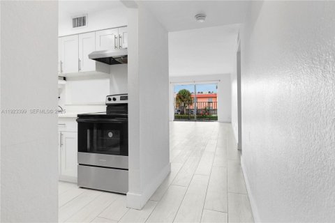 Copropriété à louer à Doral, Floride: 2 chambres, 96.62 m2 № 1982400 - photo 6