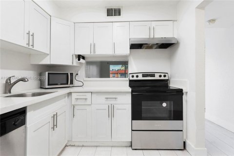 Copropriété à louer à Doral, Floride: 2 chambres, 96.62 m2 № 1982400 - photo 9