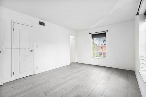 Copropriété à louer à Doral, Floride: 2 chambres, 96.62 m2 № 1982400 - photo 17