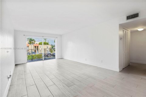 Copropriété à louer à Doral, Floride: 2 chambres, 96.62 m2 № 1982400 - photo 11