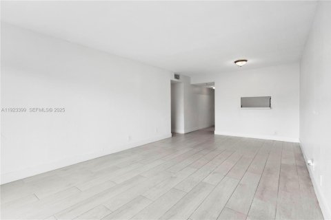 Copropriété à louer à Doral, Floride: 2 chambres, 96.62 m2 № 1982400 - photo 12