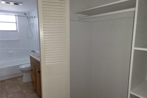 Condominio en alquiler en Hallandale Beach, Florida, 1 dormitorio, 78.97 m2 № 2015365 - foto 20