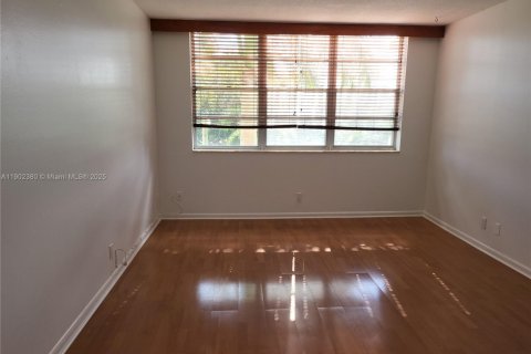 Condominio en alquiler en Hallandale Beach, Florida, 1 dormitorio, 78.97 m2 № 2015365 - foto 12