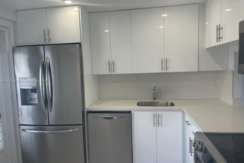 Condominio en alquiler en Hallandale Beach, Florida, 1 dormitorio, 78.97 m2 № 2015365 - foto 5