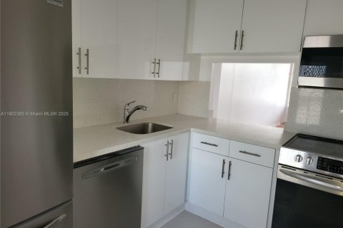 Condominio en alquiler en Hallandale Beach, Florida, 1 dormitorio, 78.97 m2 № 2015365 - foto 7