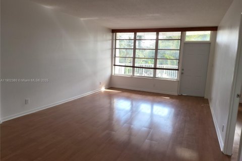 Condominio en alquiler en Hallandale Beach, Florida, 1 dormitorio, 78.97 m2 № 2015365 - foto 2