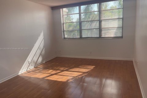 Condominio en alquiler en Hallandale Beach, Florida, 1 dormitorio, 78.97 m2 № 2015365 - foto 11