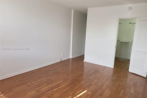 Condominio en alquiler en Hallandale Beach, Florida, 1 dormitorio, 78.97 m2 № 2015365 - foto 13