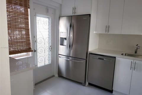 Condominio en alquiler en Hallandale Beach, Florida, 1 dormitorio, 78.97 m2 № 2015365 - foto 6