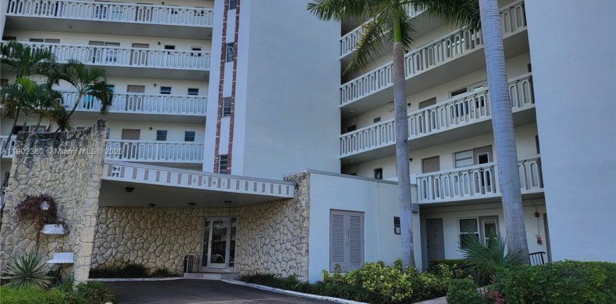 Condominio en Hallandale Beach, Florida, 1 dormitorio  № 2015365
