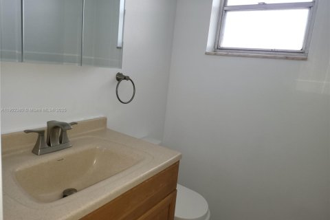 Condominio en alquiler en Hallandale Beach, Florida, 1 dormitorio, 78.97 m2 № 2015365 - foto 18