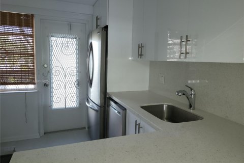 Condominio en alquiler en Hallandale Beach, Florida, 1 dormitorio, 78.97 m2 № 2015365 - foto 10