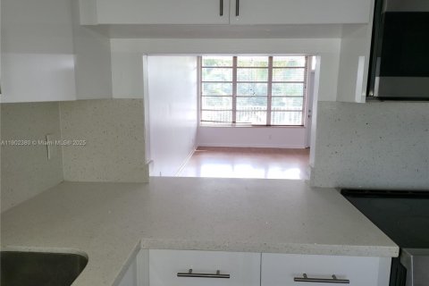Condominio en alquiler en Hallandale Beach, Florida, 1 dormitorio, 78.97 m2 № 2015365 - foto 8