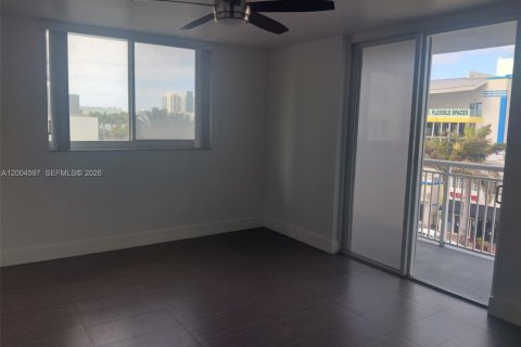 Condo in Miami Beach, Florida, 1 bedroom  № 2068690 - photo 7