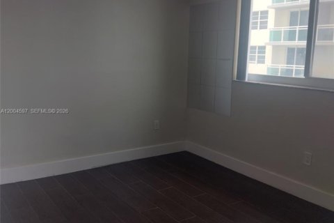 Condo in Miami Beach, Florida, 1 bedroom  № 2068690 - photo 6