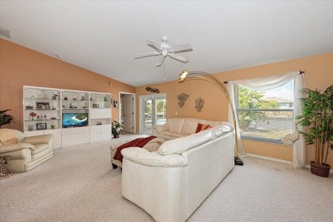 House in Port Charlotte, Florida 3 bedrooms, 185.8 sq.m. № 1625161 - photo 11