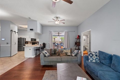 House in Winter Park, Florida 4 bedrooms, 211.35 sq.m. № 2227379 - photo 9