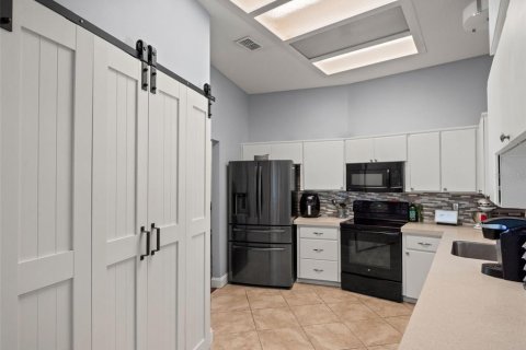 House in Winter Park, Florida 4 bedrooms, 211.35 sq.m. № 2227379 - photo 14