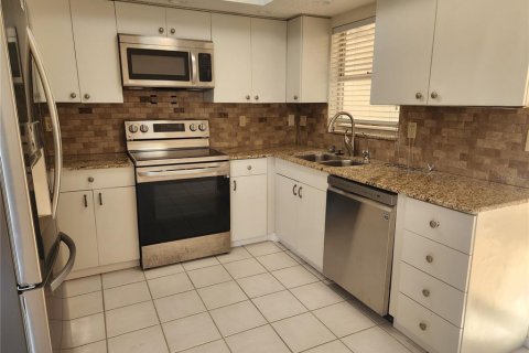 Casa en alquiler en Sarasota, Florida, 2 dormitorios, 86.96 m2 № 2230907 - foto 6