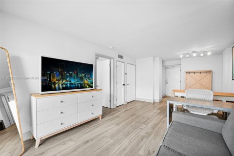 Copropriété à vendre à Miami Beach, Floride: 1 chambre, 62.15 m2 № 1969245 - photo 4
