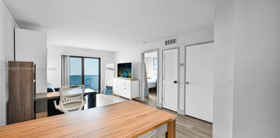 Condo à Miami Beach, Floride, 1 chambre № 1969245