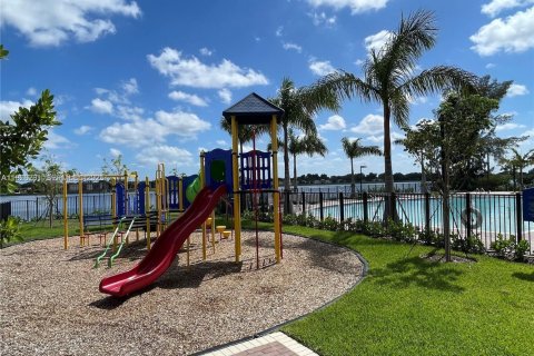 Townhouse in Miami, Florida 3 bedrooms, 137.96 sq.m. № 1984553 - photo 19