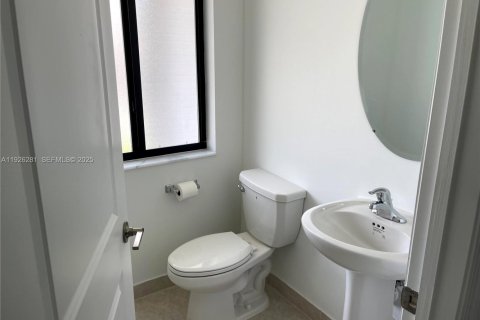 Townhouse in Miami, Florida 3 bedrooms, 137.96 sq.m. № 1984553 - photo 7