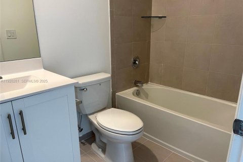 Townhouse in Miami, Florida 3 bedrooms, 137.96 sq.m. № 1984553 - photo 13