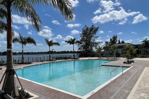 Townhouse in Miami, Florida 3 bedrooms, 137.96 sq.m. № 1984553 - photo 18
