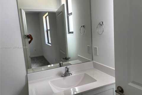 Townhouse in Miami, Florida 3 bedrooms, 137.96 sq.m. № 1984553 - photo 10