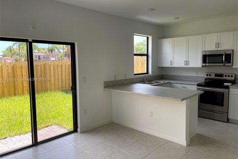 Townhouse in Miami, Florida 3 bedrooms, 137.96 sq.m. № 1984553 - photo 4