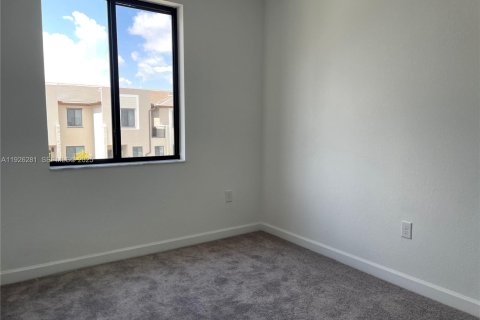 Townhouse in Miami, Florida 3 bedrooms, 137.96 sq.m. № 1984553 - photo 11