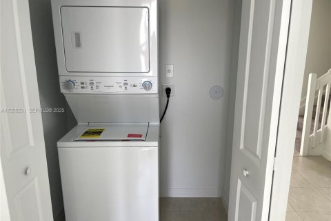 Townhouse in Miami, Florida 3 bedrooms, 137.96 sq.m. № 1984553 - photo 15