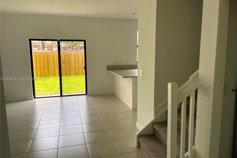 Townhouse in Miami, Florida 3 bedrooms, 137.96 sq.m. № 1984553 - photo 5