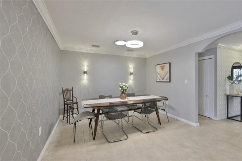 Casa en venta en Brandon, Florida, 4 dormitorios, 204.2 m2 № 2097738 - foto 13